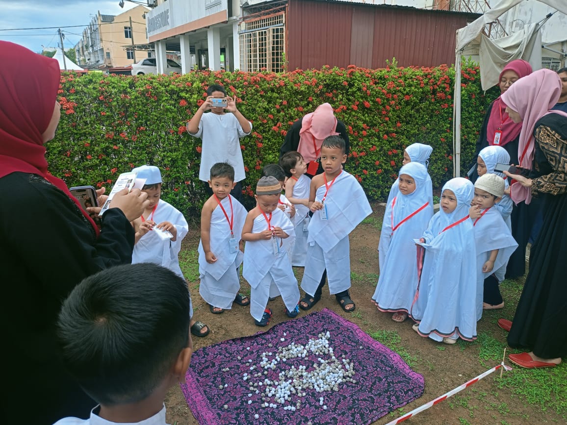 Children in Simulasi Haji Cilik outdoor programme at Little Darwisy